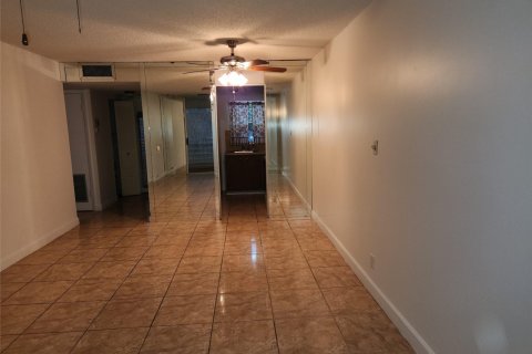 Condo in Sunrise, Florida, 1 bedroom  № 1227917 - photo 1
