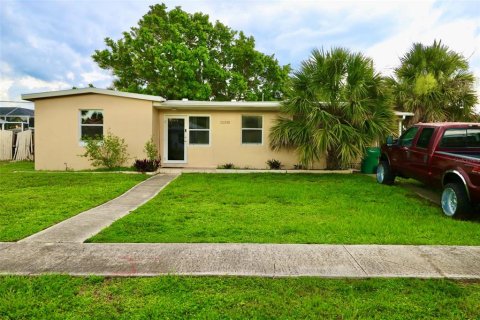 Casa en venta en Port Charlotte, Florida, 3 dormitorios, 134.34 m2 № 1902411 - foto 1
