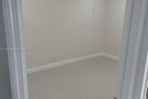 House in Fort Lauderdale, Florida 2 bedrooms, 73.58 sq.m. № 1664748 - photo 9