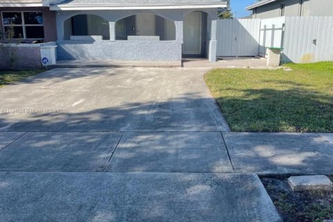 House in Fort Lauderdale, Florida 2 bedrooms, 73.58 sq.m. № 1664748 - photo 3