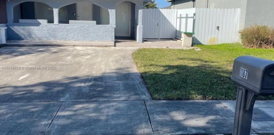 House in Fort Lauderdale, Florida 2 bedrooms, 73.58 sq.m. № 1664748
