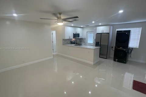 House in Fort Lauderdale, Florida 2 bedrooms, 73.58 sq.m. № 1664748 - photo 4
