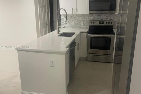 Купить виллу или дом в Форт-Лодердейл, Флорида 2 спальни, 73.58м2, № 1664748 - фото 26