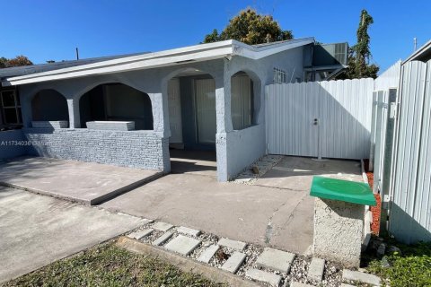 House in Fort Lauderdale, Florida 2 bedrooms, 73.58 sq.m. № 1664748 - photo 2