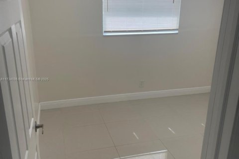 House in Fort Lauderdale, Florida 2 bedrooms, 73.58 sq.m. № 1664748 - photo 13
