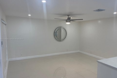 House in Fort Lauderdale, Florida 2 bedrooms, 73.58 sq.m. № 1664748 - photo 8
