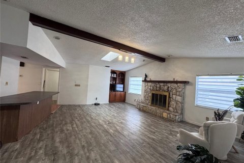 House in Weeki Wachee, Florida 3 bedrooms, 207.26 sq.m. № 1916562 - photo 14
