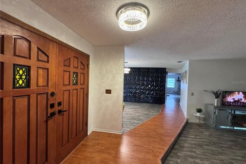 House in Weeki Wachee, Florida 3 bedrooms, 207.26 sq.m. № 1916562 - photo 6