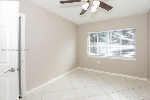 House in Sunrise, Florida 2 bedrooms, 111.48 sq.m. № 1891735 - photo 11
