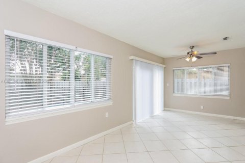 House in Sunrise, Florida 2 bedrooms, 111.48 sq.m. № 1891735 - photo 7