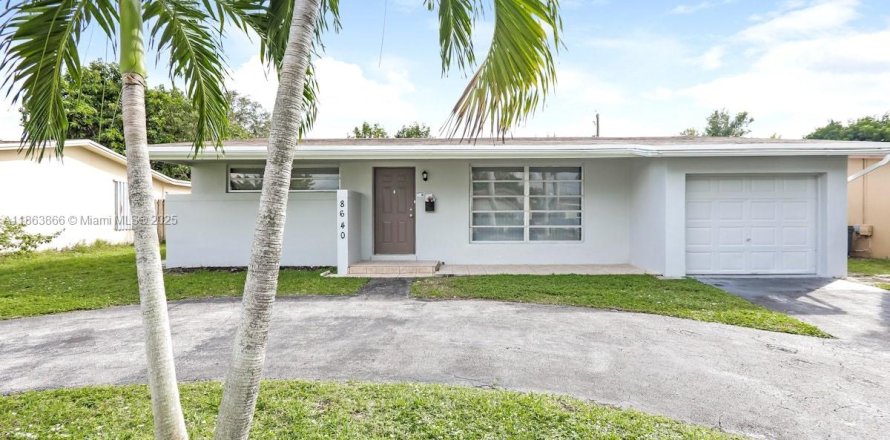 House in Sunrise, Florida 2 bedrooms, 111.48 sq.m. № 1891735