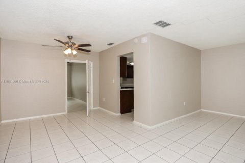 House in Sunrise, Florida 2 bedrooms, 111.48 sq.m. № 1891735 - photo 8