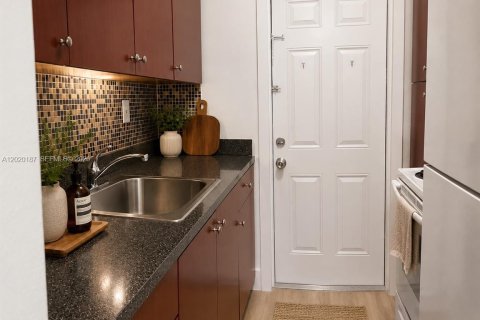 Apartment in Miami, Florida 1 bedroom, 63.17 sq.m. № 2155111 - photo 6