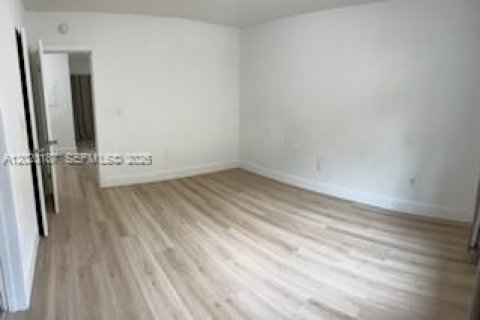 Apartment in Miami, Florida 1 bedroom, 63.17 sq.m. № 2155111 - photo 11