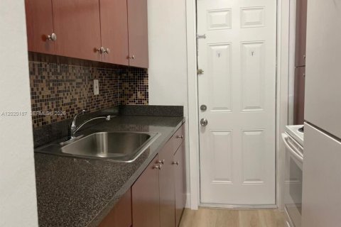 Apartment in Miami, Florida 1 bedroom, 63.17 sq.m. № 2155111 - photo 7