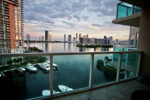 Condominio en venta en Aventura, Florida, 2 dormitorios, 187.66 m2 № 1992065 - foto 17