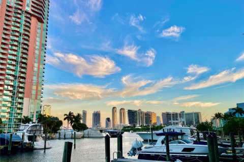 Condominio en venta en Aventura, Florida, 2 dormitorios, 187.66 m2 № 1992065 - foto 2