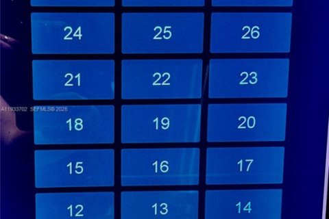 Condominio en venta en Aventura, Florida, 2 dormitorios, 187.66 m2 № 1992065 - foto 9