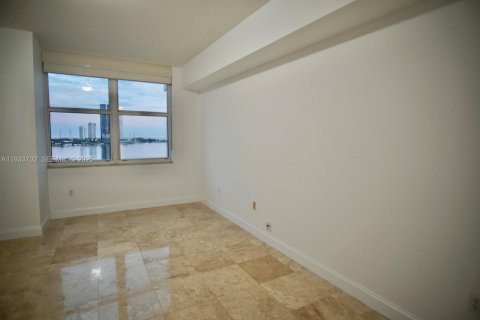 Condominio en venta en Aventura, Florida, 2 dormitorios, 187.66 m2 № 1992065 - foto 24