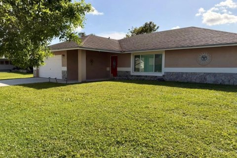 House in Royal Palm Beach, Florida 4 bedrooms, 185.8 sq.m. № 2086932 - photo 3