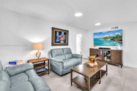 Condominio en venta en Plantation, Florida, 2 dormitorios, 118.08 m2 № 1964909 - foto 11