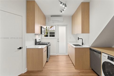 Снять в аренду кондоминиум в Майами-Бич, Флорида 2 спальни, 70.88м2, № 2030855 - фото 9