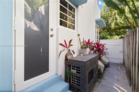 Снять в аренду кондоминиум в Майами-Бич, Флорида 2 спальни, 70.88м2, № 2030855 - фото 30