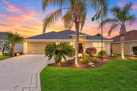 House in The Villages, Florida 3 bedrooms, 182.55 sq.m. № 2359135