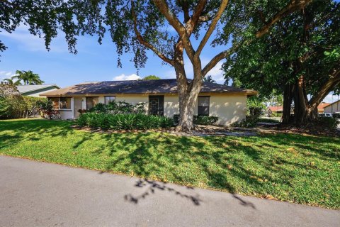 House in Delray Beach, Florida 2 bedrooms, 161.93 sq.m. № 2154511