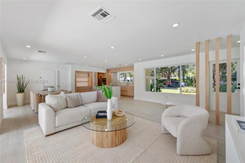 Villa ou maison à louer à Pinecrest, Floride: 4 chambres, 199.55 m2 № 2010858 - photo 6