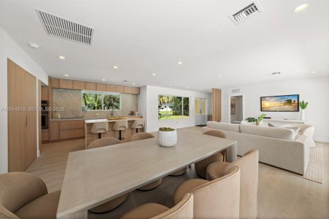 Villa ou maison à louer à Pinecrest, Floride: 4 chambres, 199.55 m2 № 2010858 - photo 13