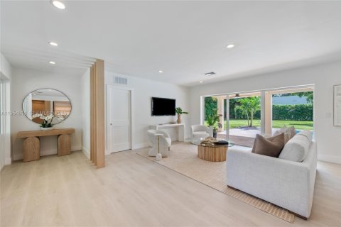 Villa ou maison à louer à Pinecrest, Floride: 4 chambres, 199.55 m2 № 2010858 - photo 5