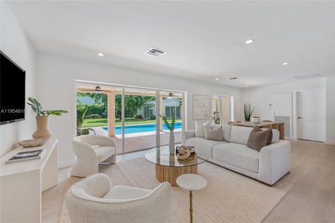 Villa ou maison à louer à Pinecrest, Floride: 4 chambres, 199.55 m2 № 2010858 - photo 1