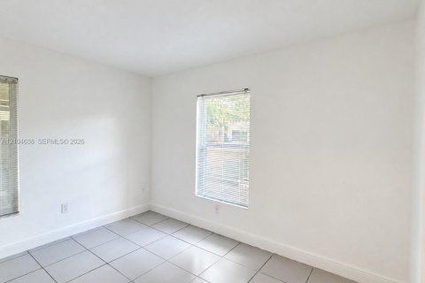 Touwnhouse à louer à Miami, Floride: 3 chambres, 94.3 m2 № 2412990 - photo 13