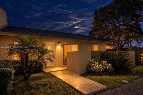 Touwnhouse à louer à Miami, Floride: 3 chambres, 94.3 m2 № 2412990 - photo 18