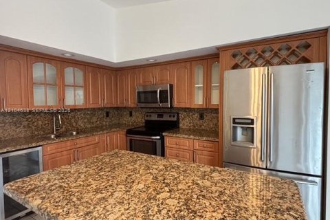 Touwnhouse à louer à Miami, Floride: 3 chambres, 94.3 m2 № 2412990 - photo 8