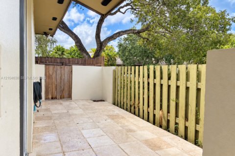 Touwnhouse à louer à Miami, Floride: 3 chambres, 94.3 m2 № 2412990 - photo 3