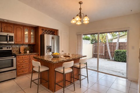 Touwnhouse à louer à Miami, Floride: 3 chambres, 94.3 m2 № 2412990 - photo 6