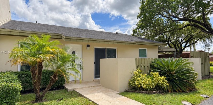 Touwnhouse à Miami, Floride 3 chambres, 94.3 m2 № 2412990