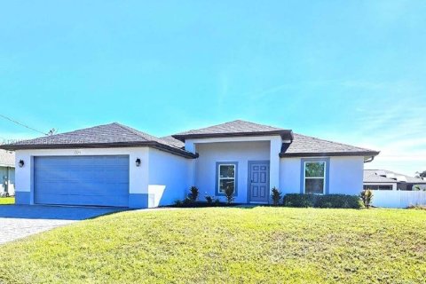 House in Cape Coral, Florida 3 bedrooms № 2091123