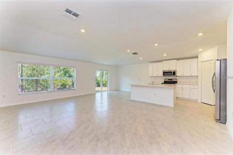 House in Port Charlotte, Florida 4 bedrooms, 180.32 sq.m. № 2229862 - photo 2