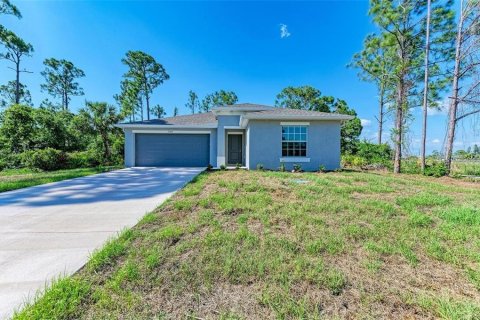 House in Port Charlotte, Florida 4 bedrooms, 180.32 sq.m. № 2229862