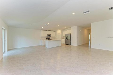 House in Port Charlotte, Florida 4 bedrooms, 180.32 sq.m. № 2229862 - photo 12