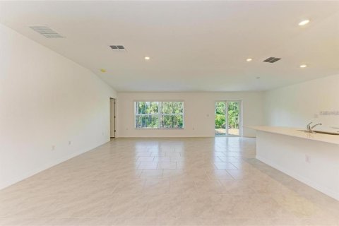 House in Port Charlotte, Florida 4 bedrooms, 180.32 sq.m. № 2229862 - photo 17
