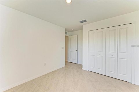 House in Port Charlotte, Florida 4 bedrooms, 180.32 sq.m. № 2229862 - photo 11