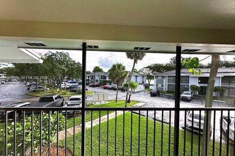 Condo in Miami, Florida, 2 bedrooms № 2031305 - photo 20