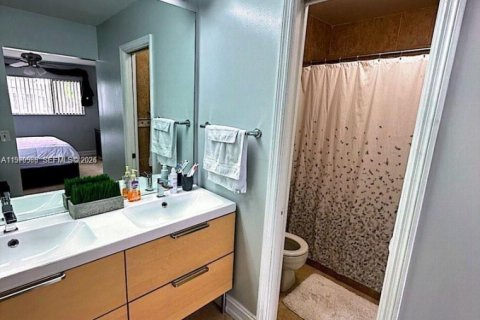 Condo in Miami, Florida, 2 bedrooms № 2031305 - photo 18