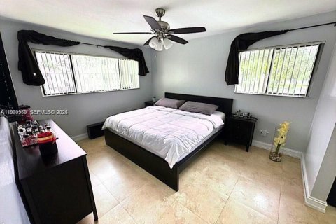 Condo in Miami, Florida, 2 bedrooms № 2031305 - photo 14
