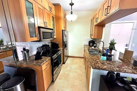 Condo in Miami, Florida, 2 bedrooms № 2031305 - photo 7