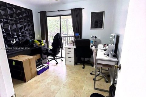 Condo in Miami, Florida, 2 bedrooms № 2031305 - photo 13